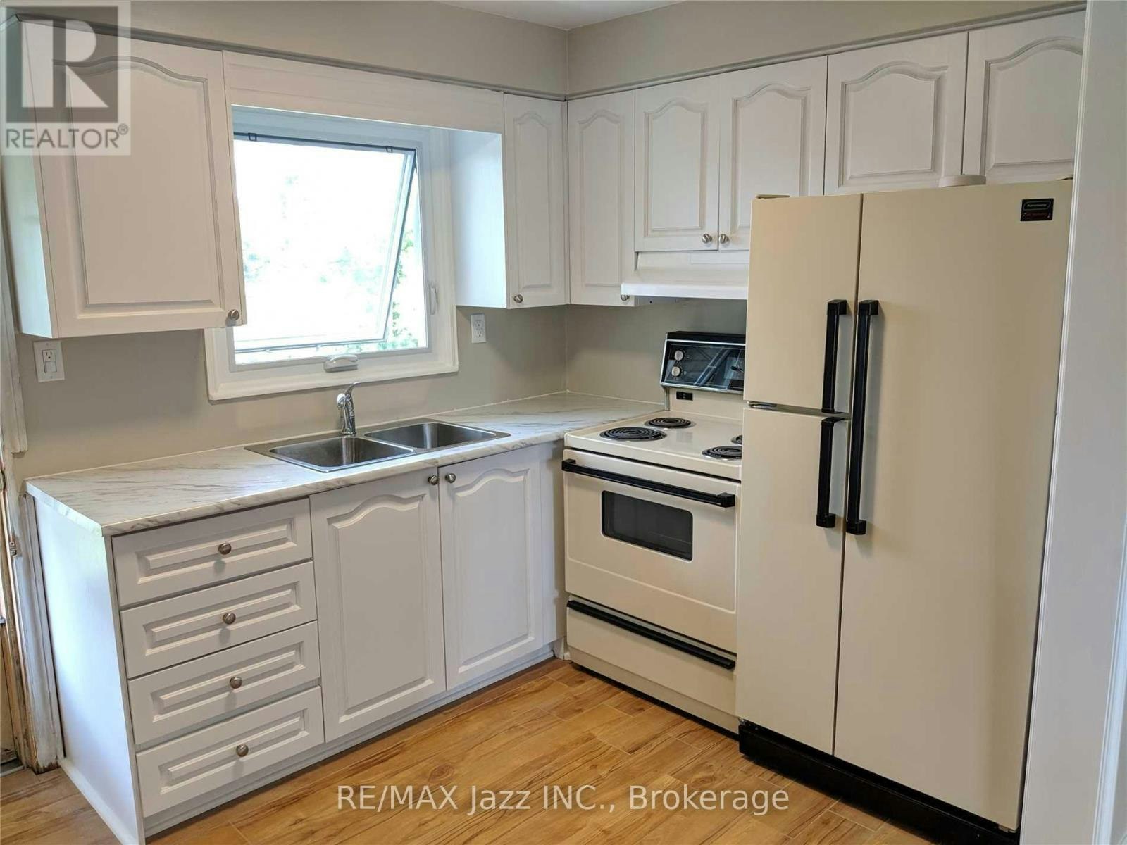 110 Cabot Street, Oshawa, ON, L1J 5R7 - 4