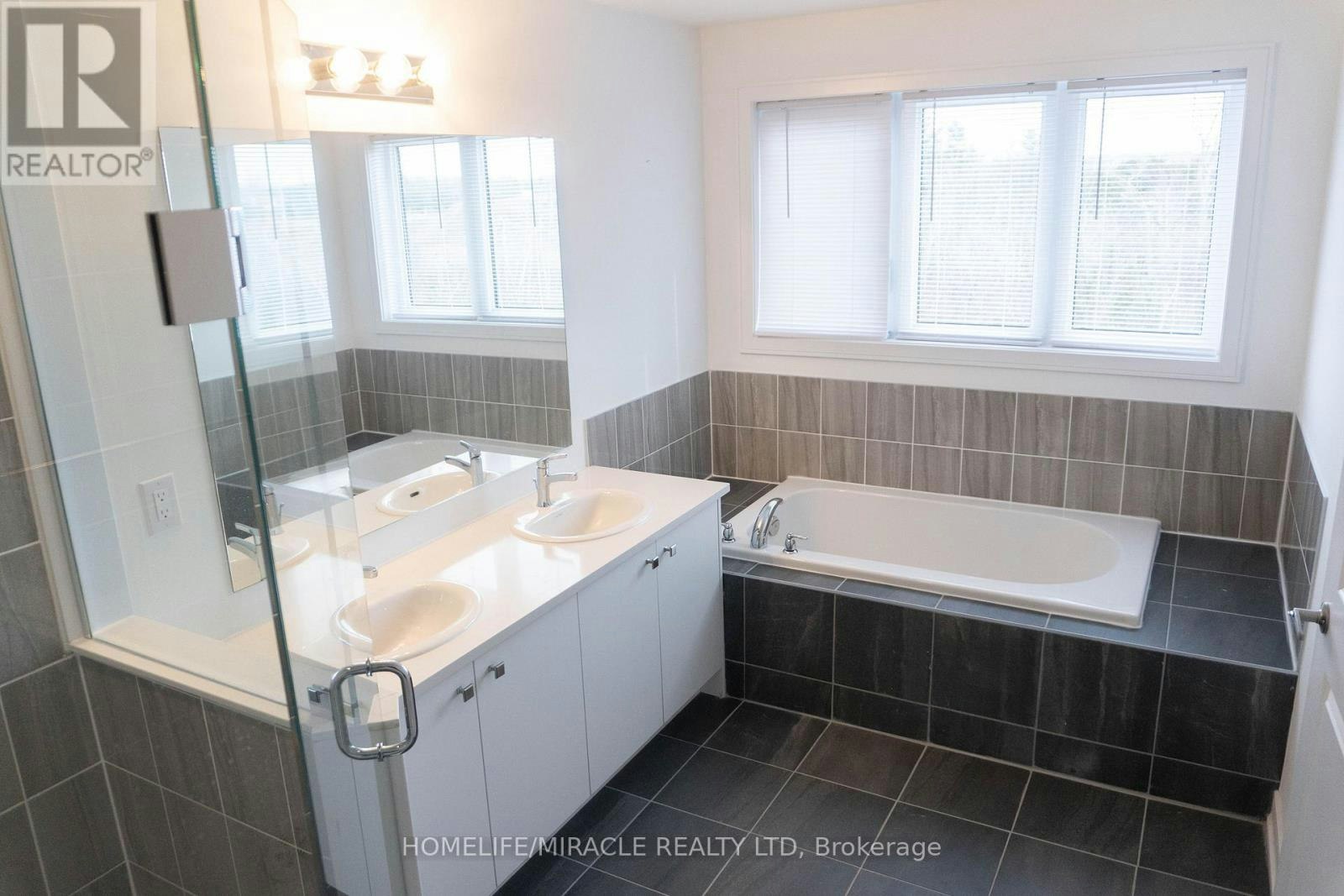 60 Blue Forest Crescent, Barrie, ON, L9J 0N3 - 17
