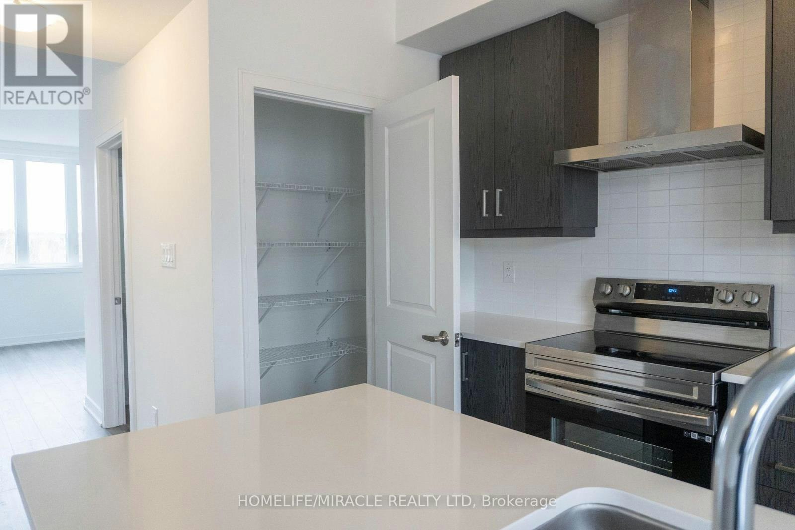 60 Blue Forest Crescent, Barrie, ON, L9J 0N3 - 3