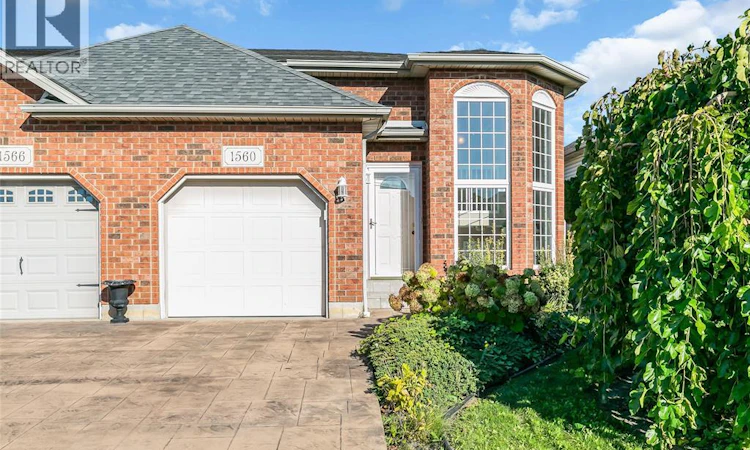 1560 Lovell Crescent