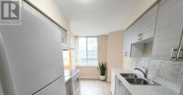 2421-633 Bay Street, Toronto, ON, M5G 2G4 - 12