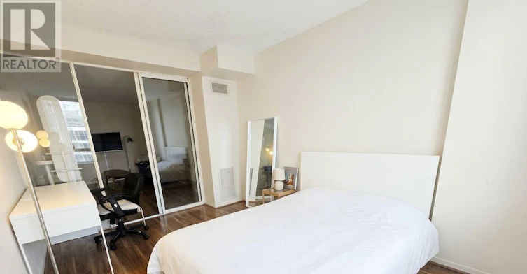 2421-633 Bay Street, Toronto, ON, M5G 2G4 - 10