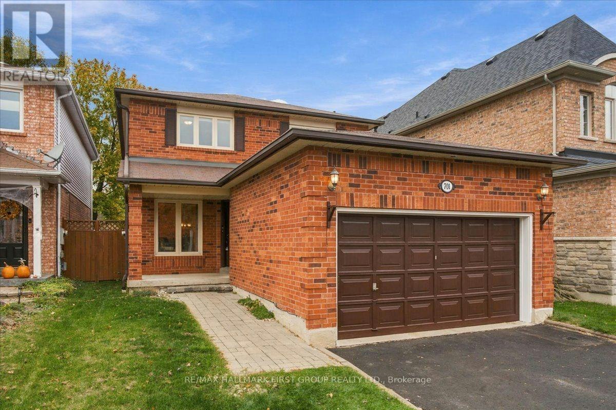 701 Cowan Circle, Pickering, ON, L1W 3K6