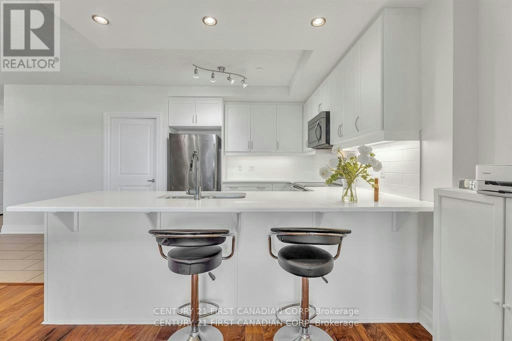 812-240 Villagewalk Boulevard, London, ON, N6G 0P6 - 17