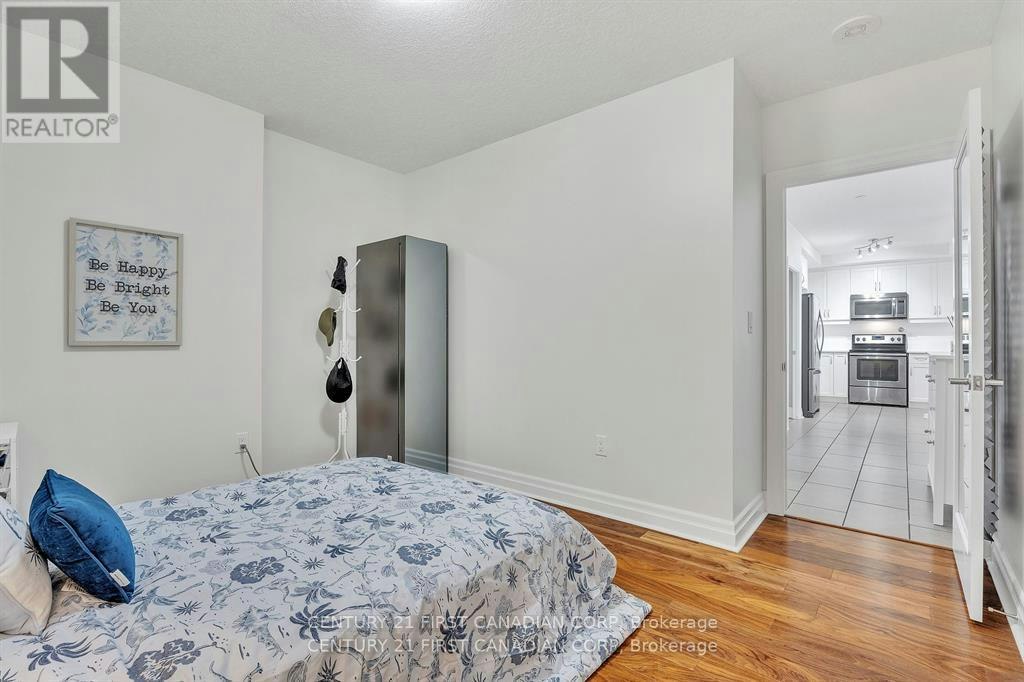 812-240 Villagewalk Boulevard, London, ON, N6G 0P6 - 14