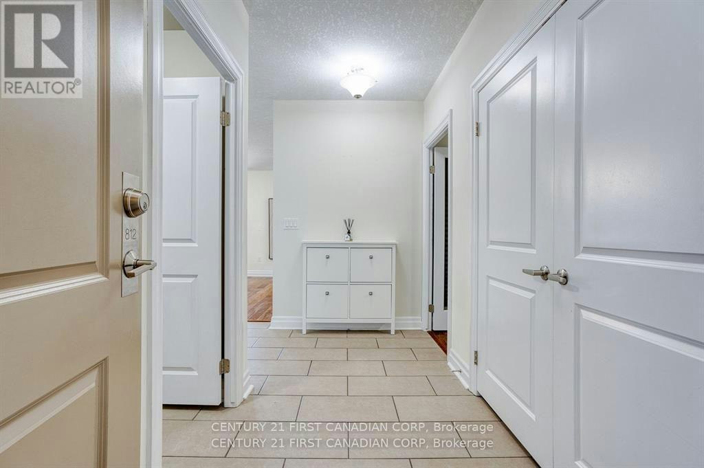 812-240 Villagewalk Boulevard, London, ON, N6G 0P6 - 11