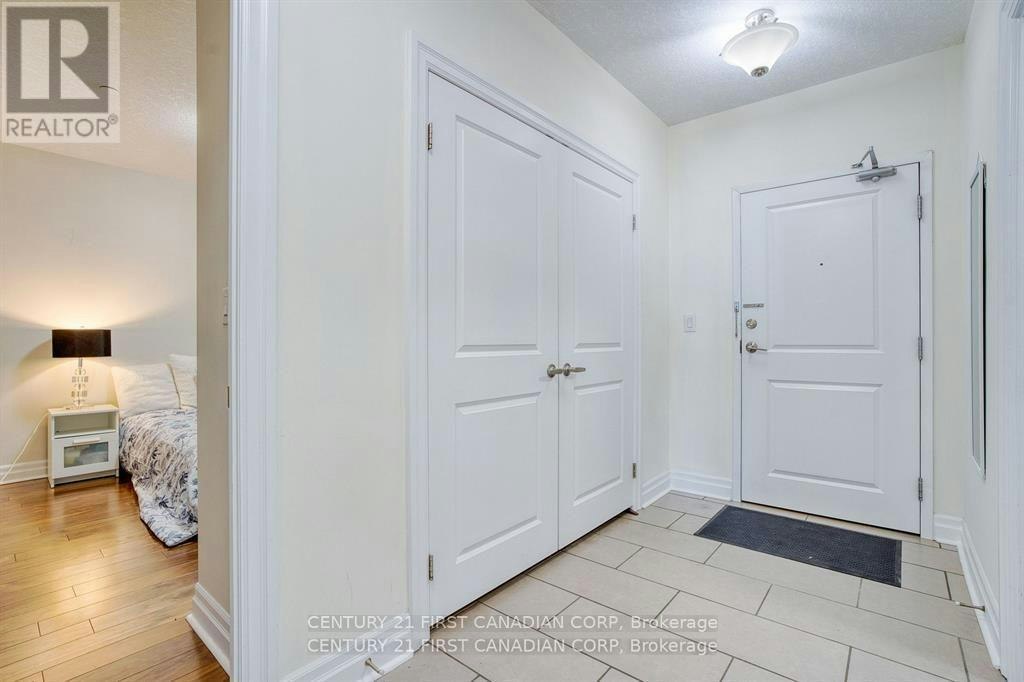 812-240 Villagewalk Boulevard, London, ON, N6G 0P6 - 12