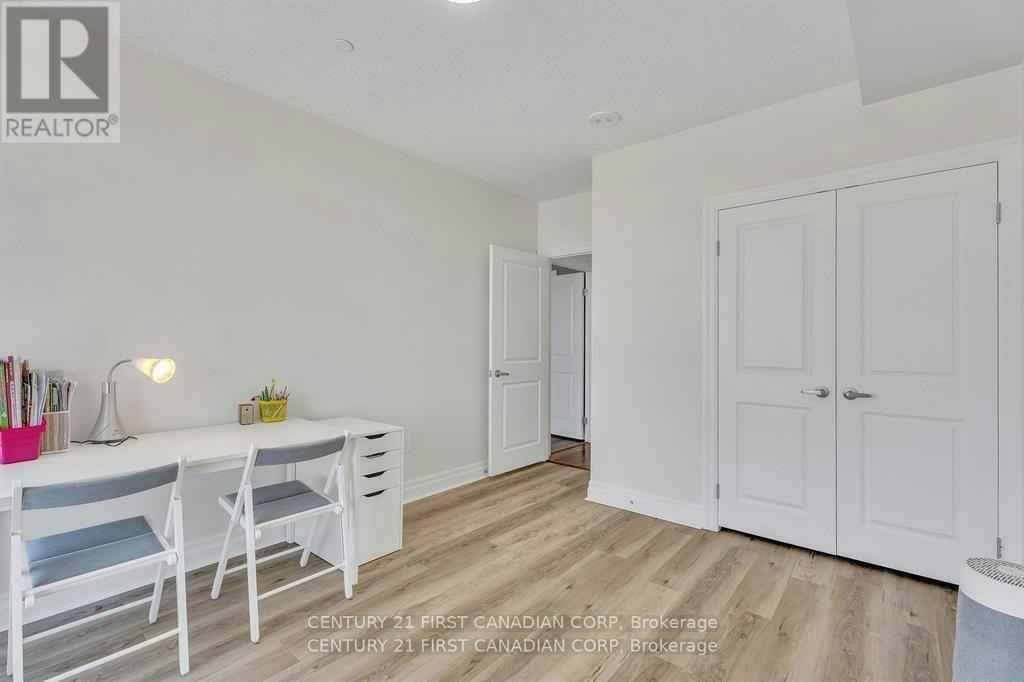 812-240 Villagewalk Boulevard, London, ON, N6G 0P6 - 29