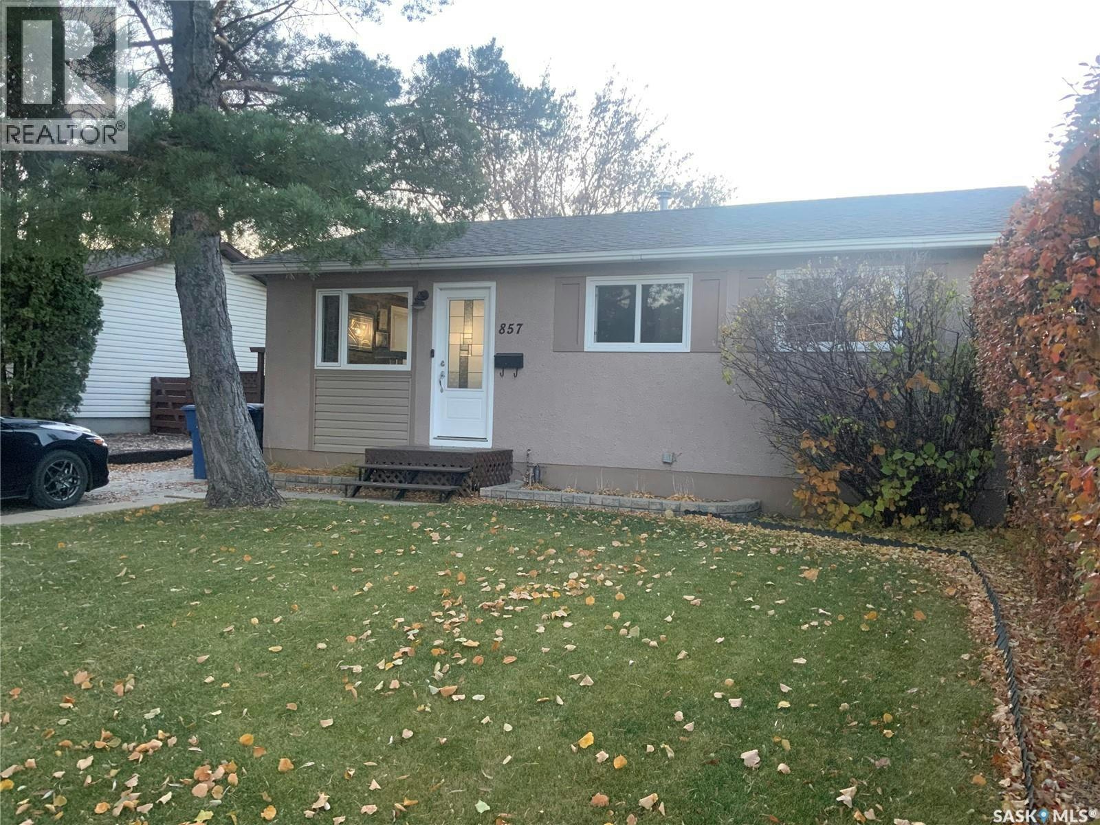 857 Macklem Drive, Saskatoon, SK, S7L 4K1