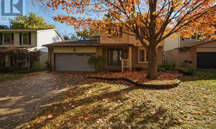 11 Four Oaks Crescent