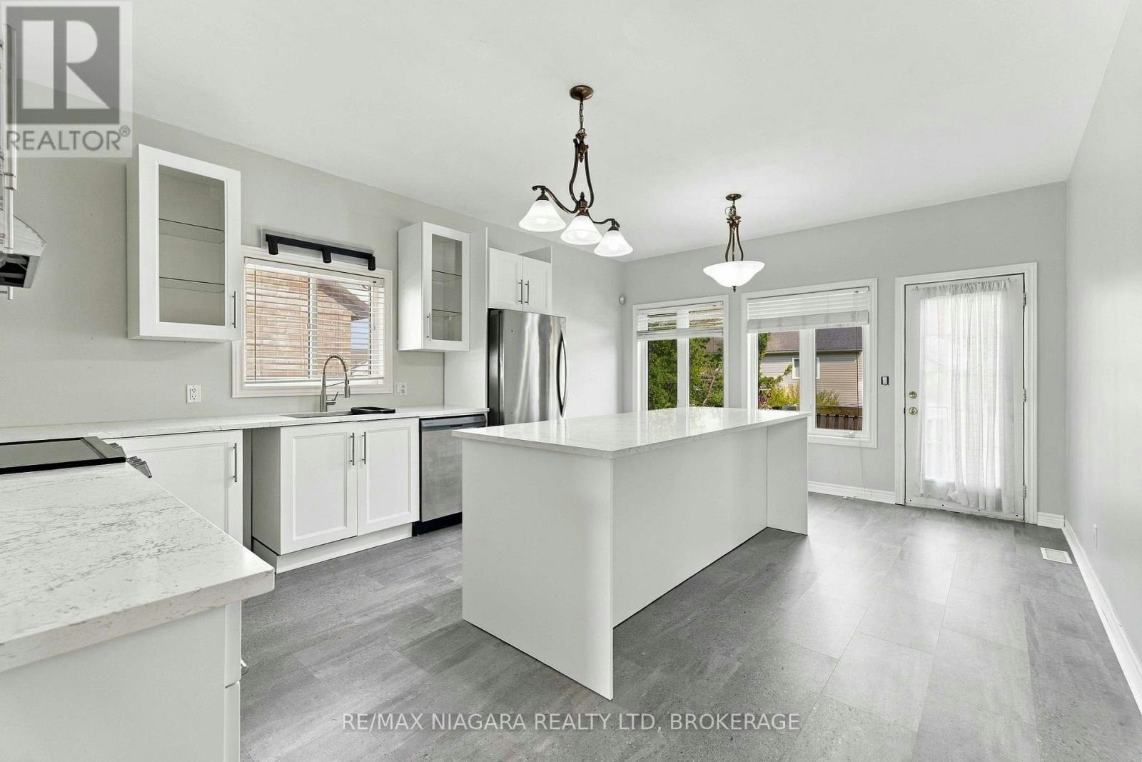 46 Raspberry Trail, Thorold, ON, L2V 5E3 - 8