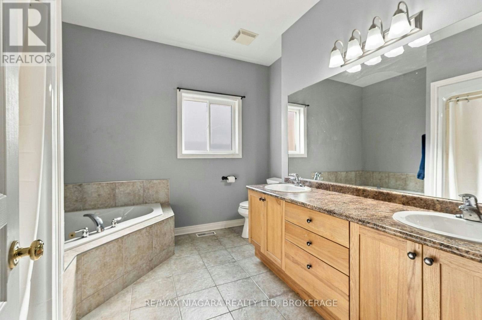 46 Raspberry Trail, Thorold, ON, L2V 5E3 - 13