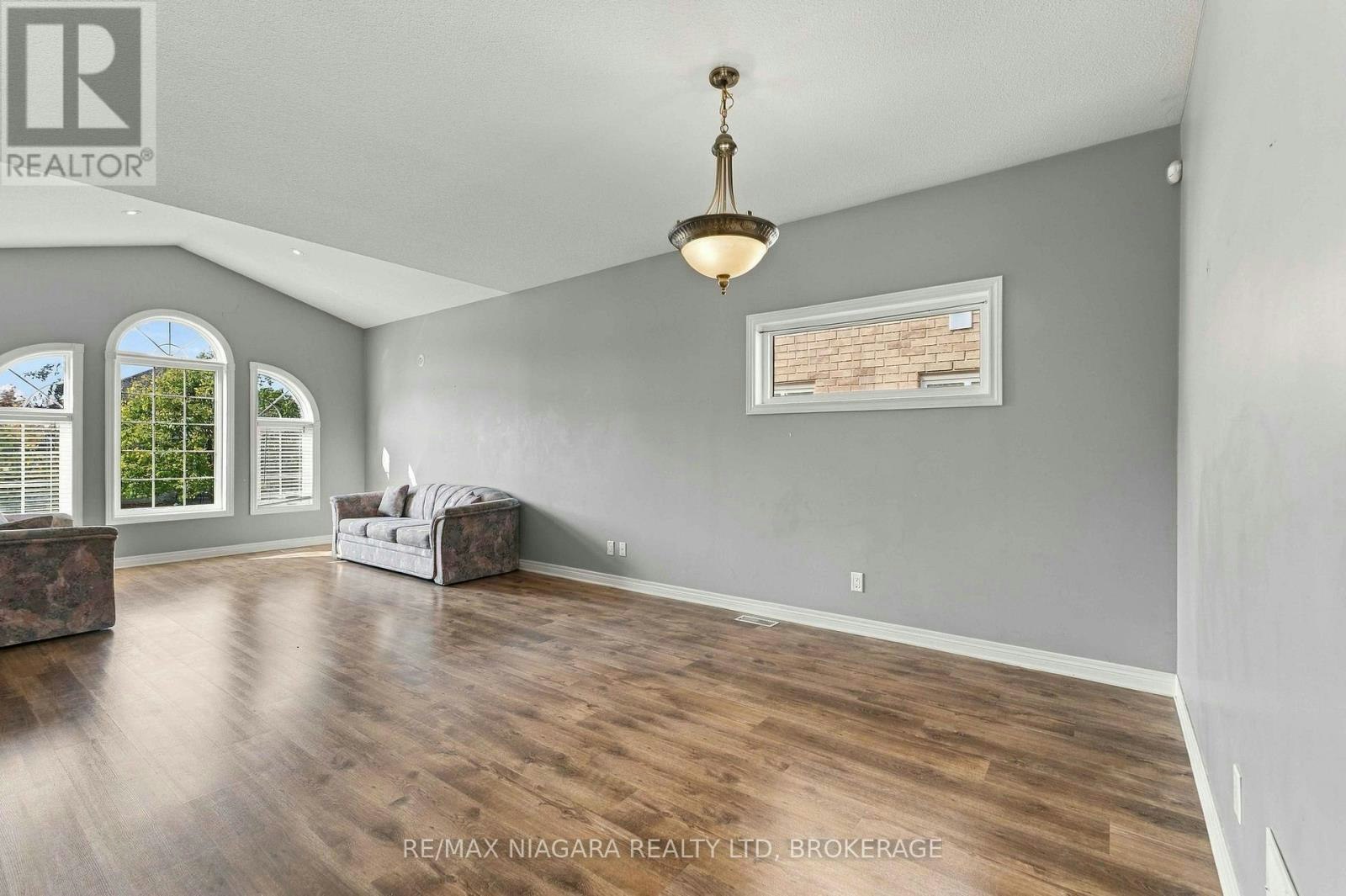 46 Raspberry Trail, Thorold, ON, L2V 5E3 - 3