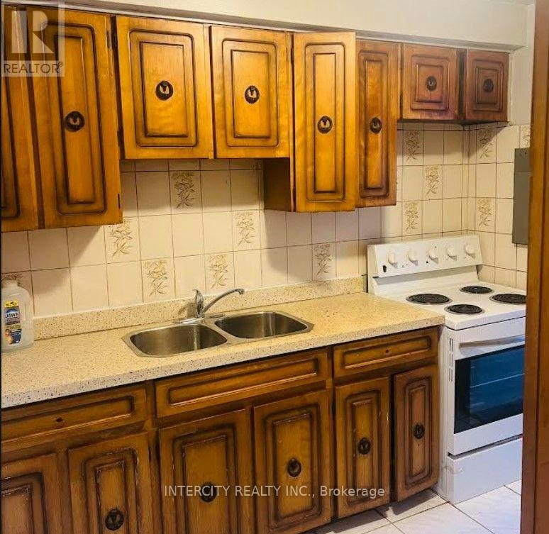 UPPER-1001 Albion Road, Toronto, ON, M9V 1A6 - 5