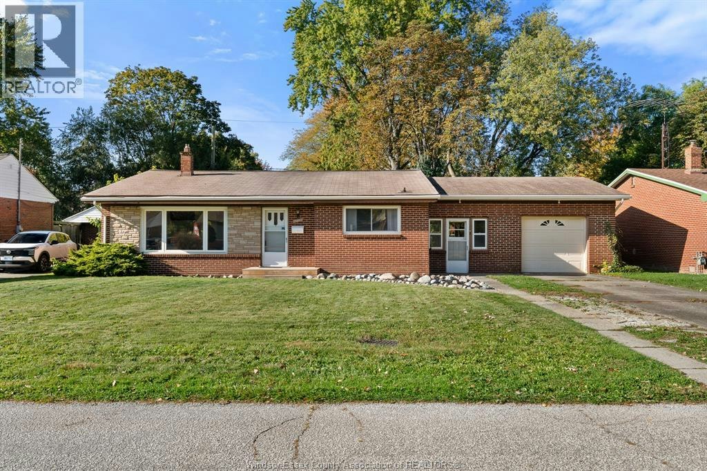 3221 Virginia Park, Windsor, ON, N9E 2C4