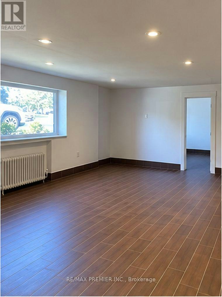 B1-15 Wilmington Avenue, Toronto, ON, M3H 5H7 - 4