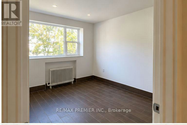 B1-15 Wilmington Avenue, Toronto, ON, M3H 5H7 - 8