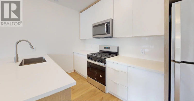 2 (MAIN-878 Glencairn Avenue, Toronto, ON, M6B 2A5 - 6
