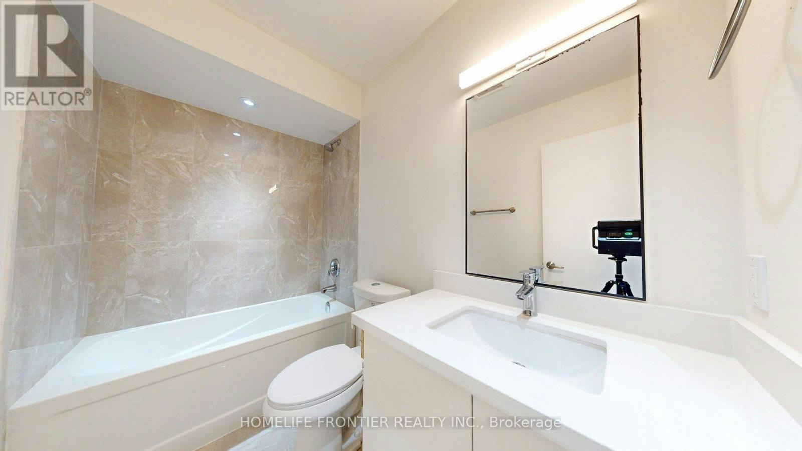 2 (MAIN-878 Glencairn Avenue, Toronto, ON, M6B 2A5 - 10