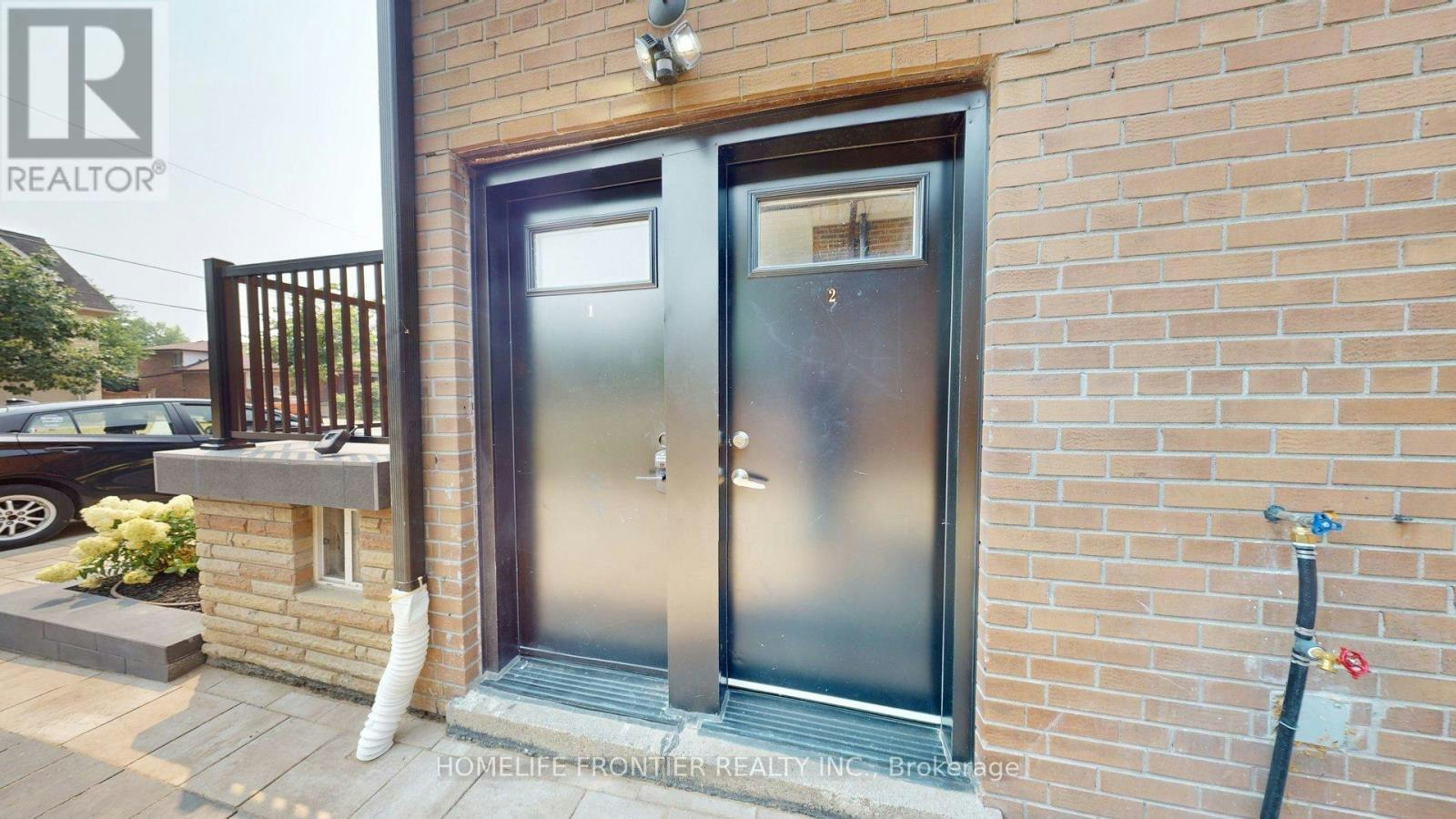 2 (MAIN-878 Glencairn Avenue, Toronto, ON, M6B 2A5 - 2