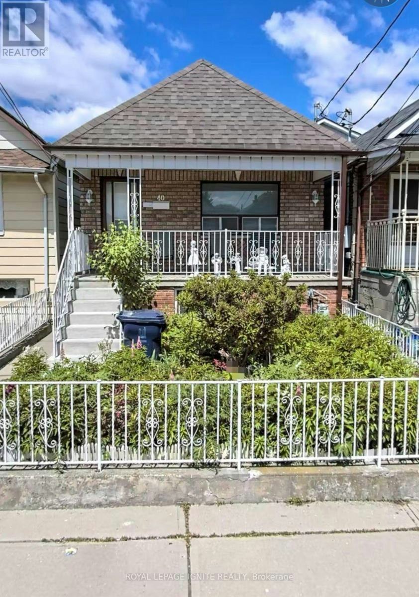 40 Avon Avenue, Toronto, ON, M6N 3W7