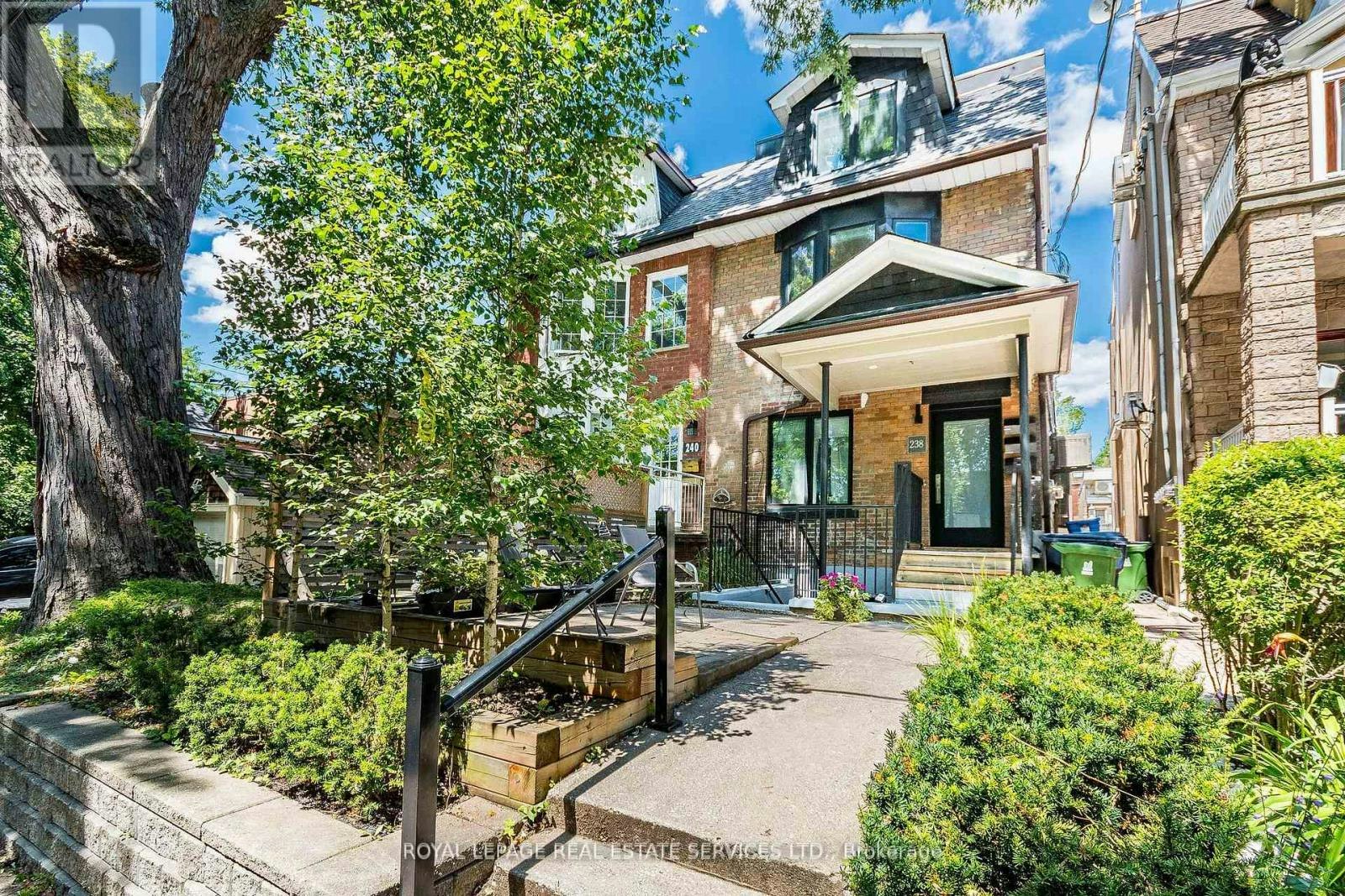 238 Garden Avenue, Toronto, ON, M6R 1J1