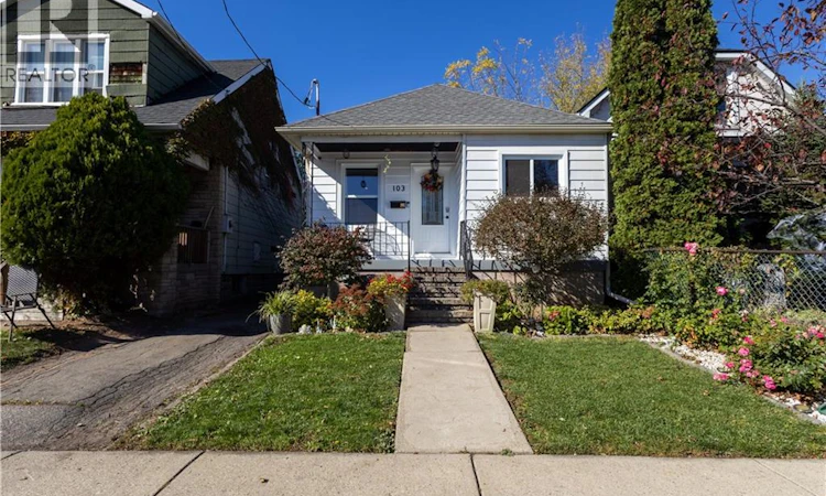 103 Tuxedo Avenue N