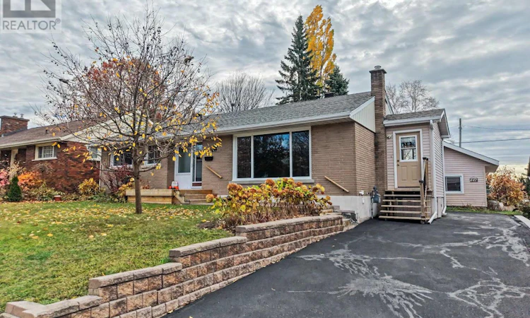 847 Vimy Street