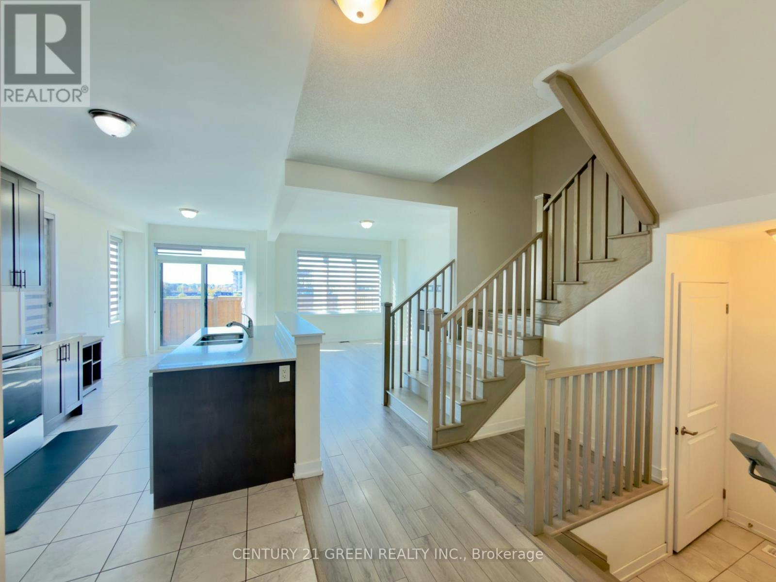 1546 Rose Way, Milton, ON, L9E 1V8 - 6