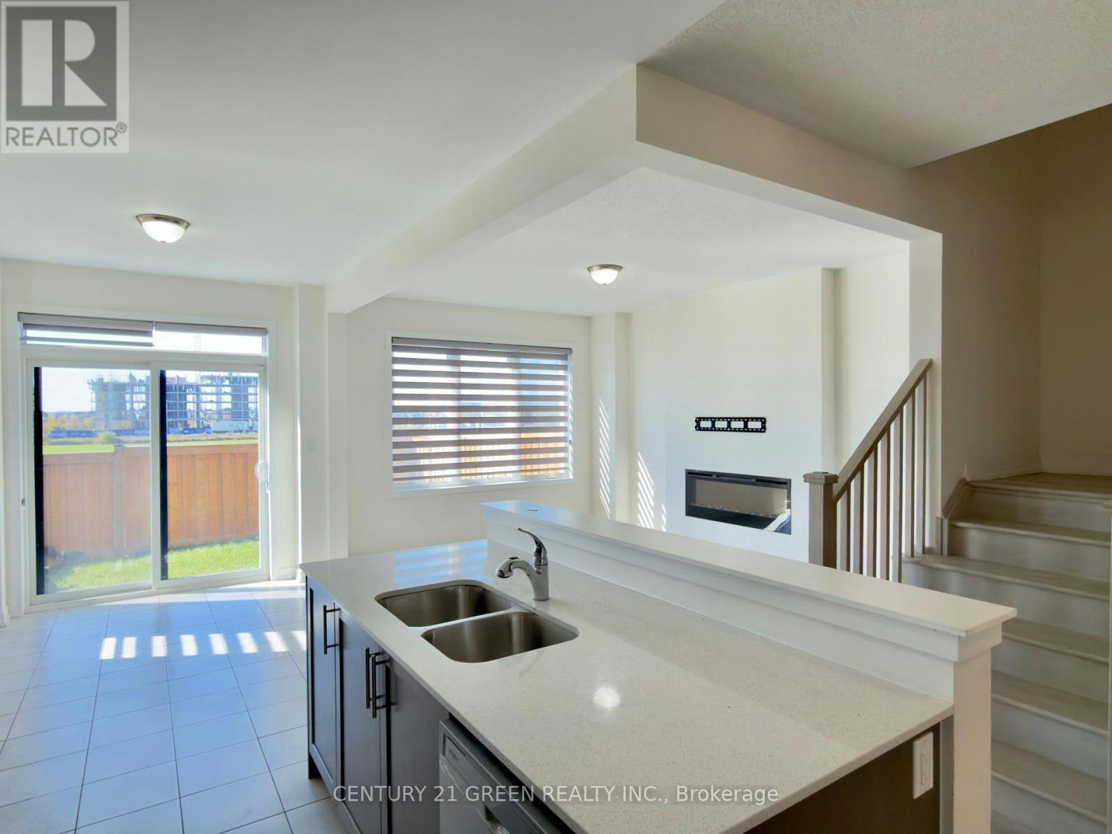 1546 Rose Way, Milton, ON, L9E 1V8 - 9