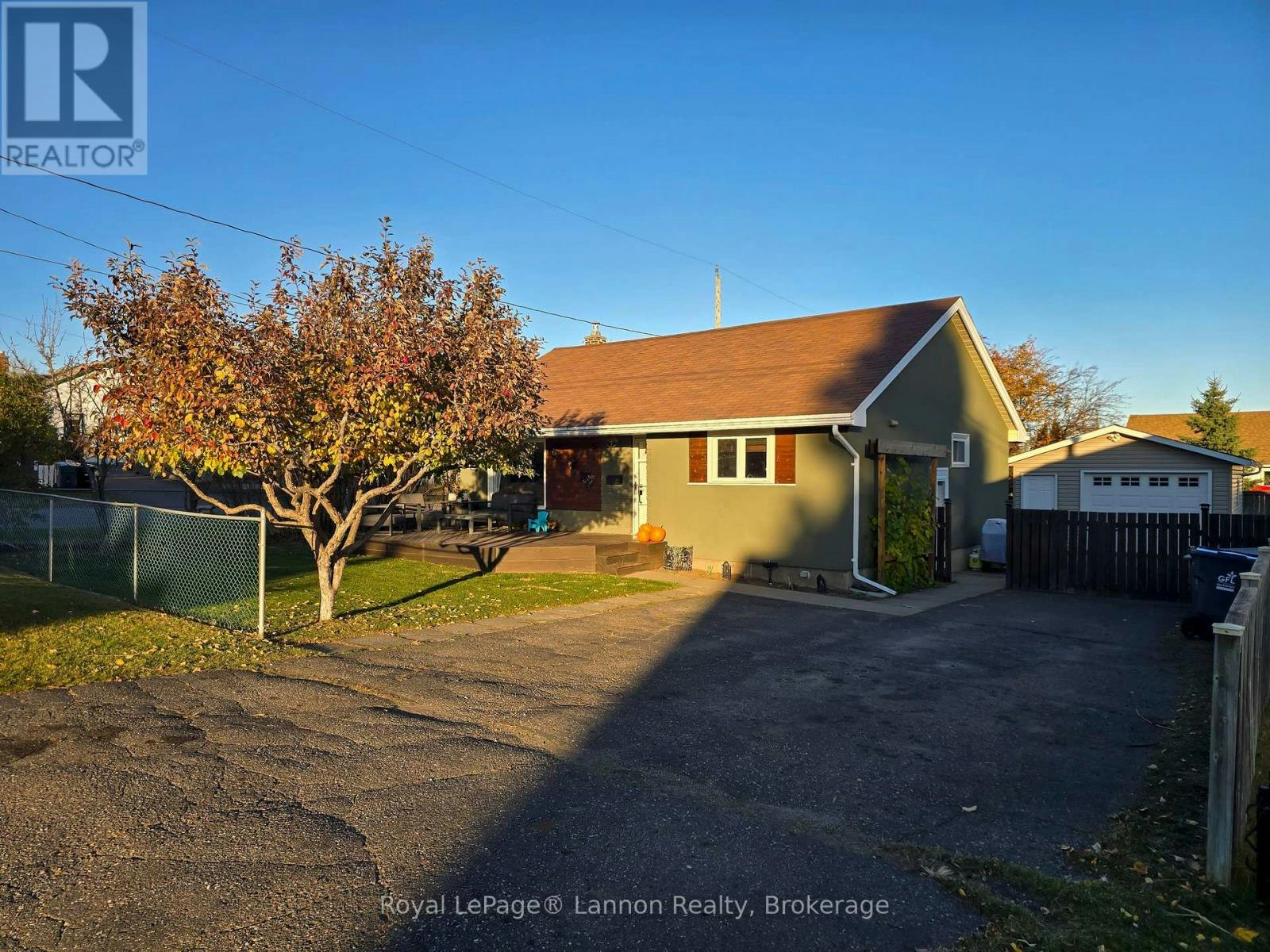 562 Leslie Avenue, Thunder Bay, ON, P7A 1Z3