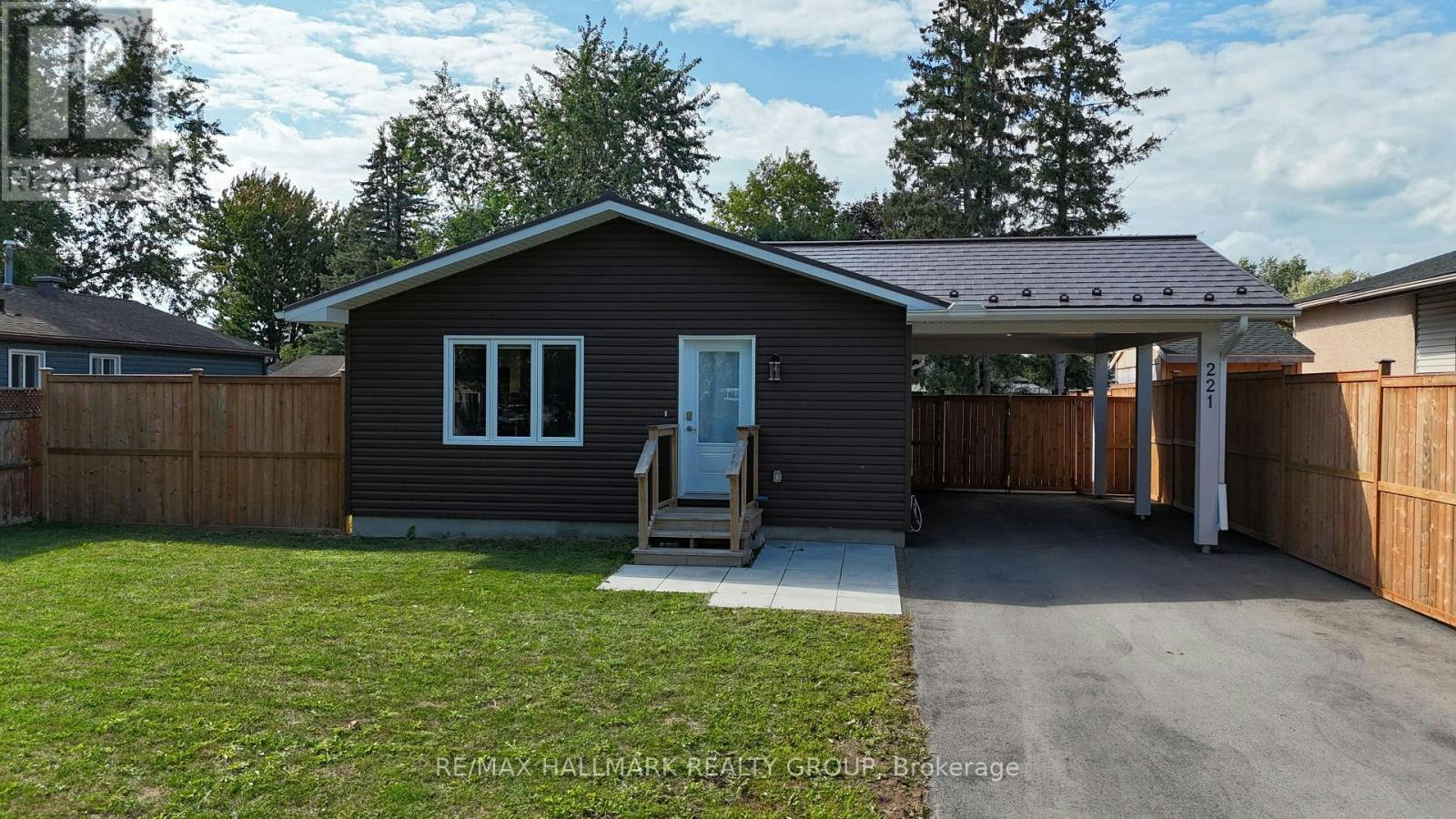 221 Castlefrank Road, Ottawa, ON, K2L 1T4