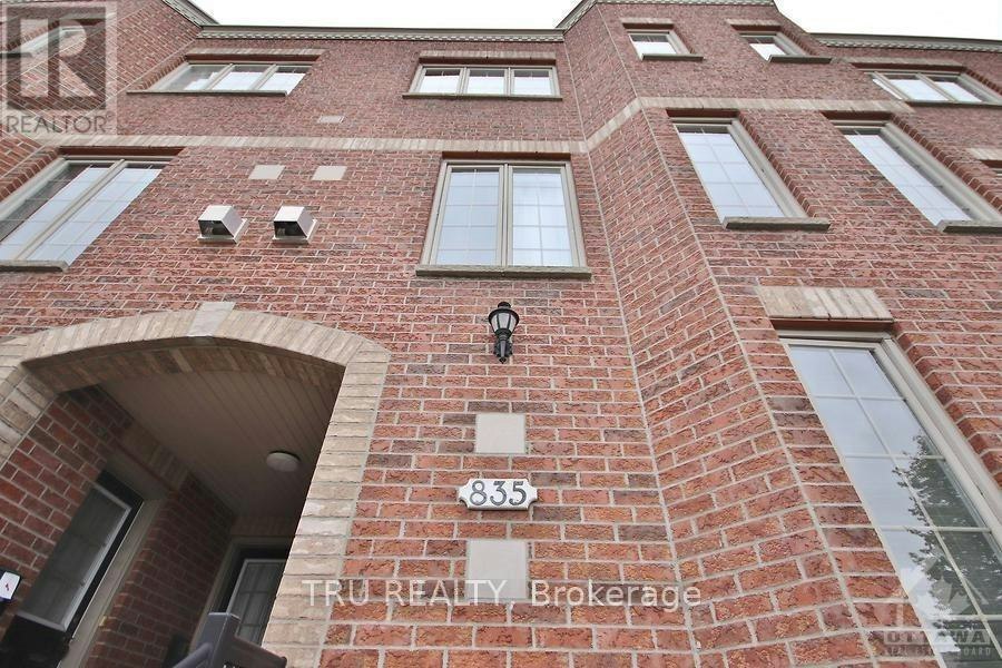 4-835 Longfields Drive, Ottawa, ON, K2J 5N2 - 2
