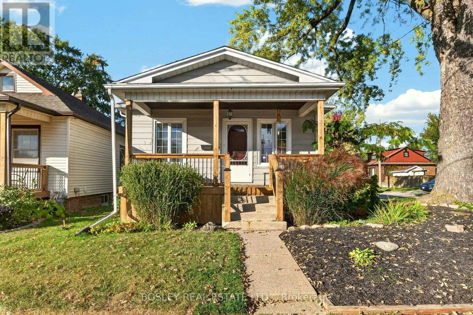 5 Stuart Avenue, St. Catharines, ON, L2R 1M5