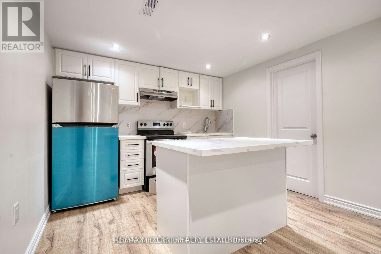 LOWER-33 Orpington Crescent, Toronto, ON, M9V 3E2 - 3