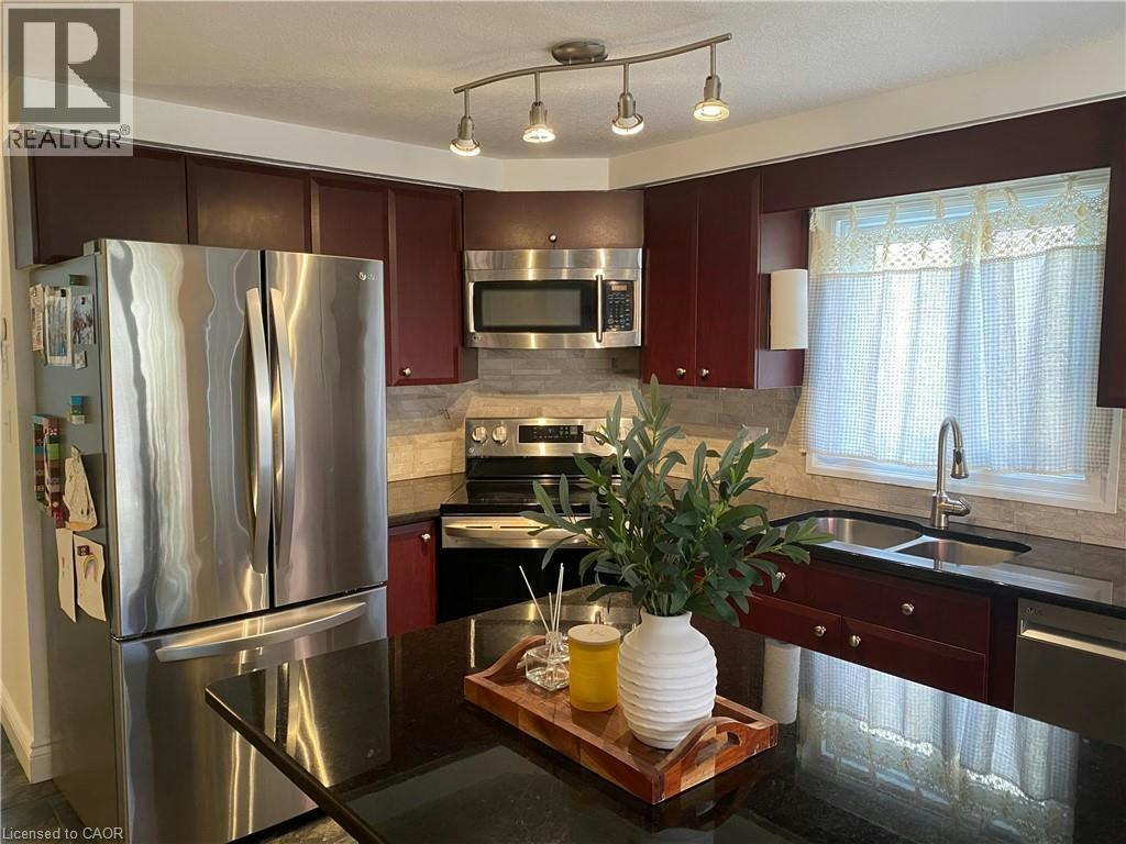 603 Mountain Maple Avenue, Waterloo, ON, N2V 2P4 - 7