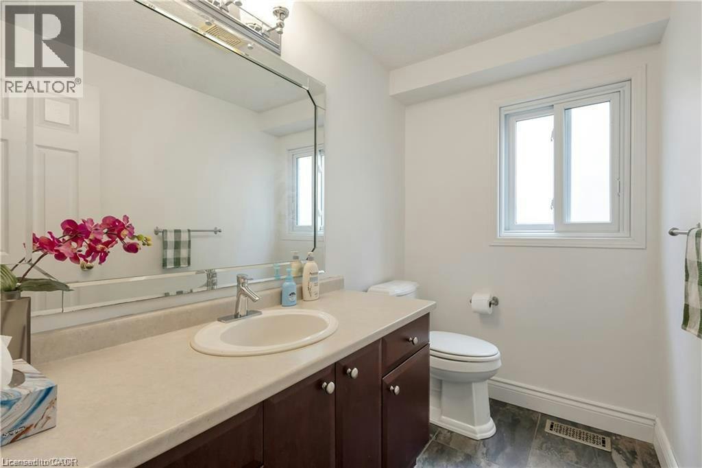 603 Mountain Maple Avenue, Waterloo, ON, N2V 2P4 - 11