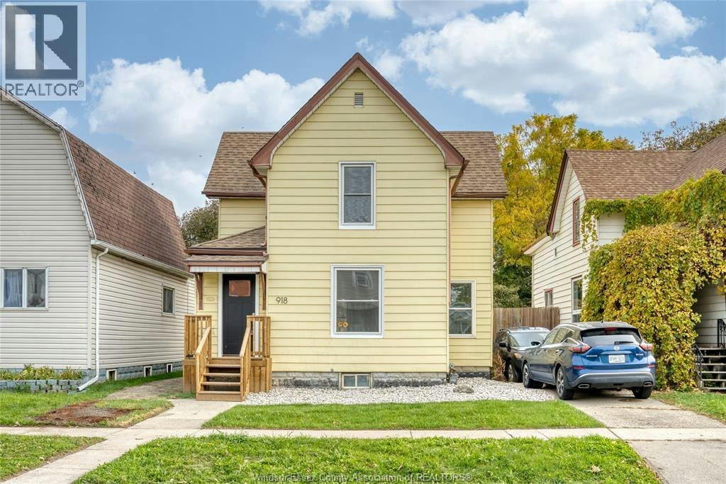 918 Albert, Windsor, ON, N8Y 3P3