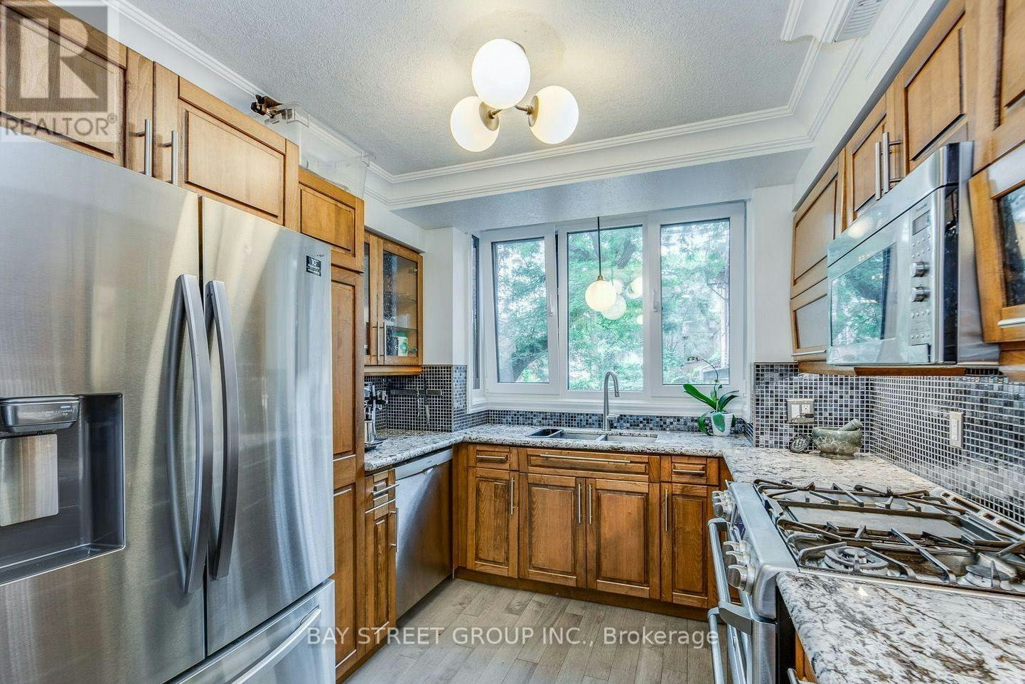 ROOM 2-217 Mutual Street, Toronto, ON, M5B 2B4 - 2