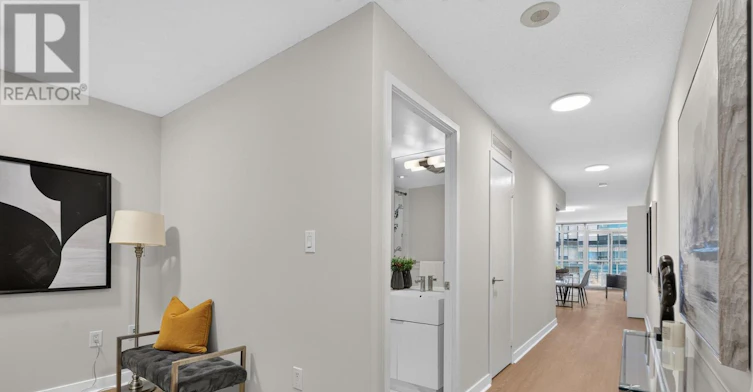 551-10 Capreol Court, Toronto, ON, M5V 4B3 - 8
