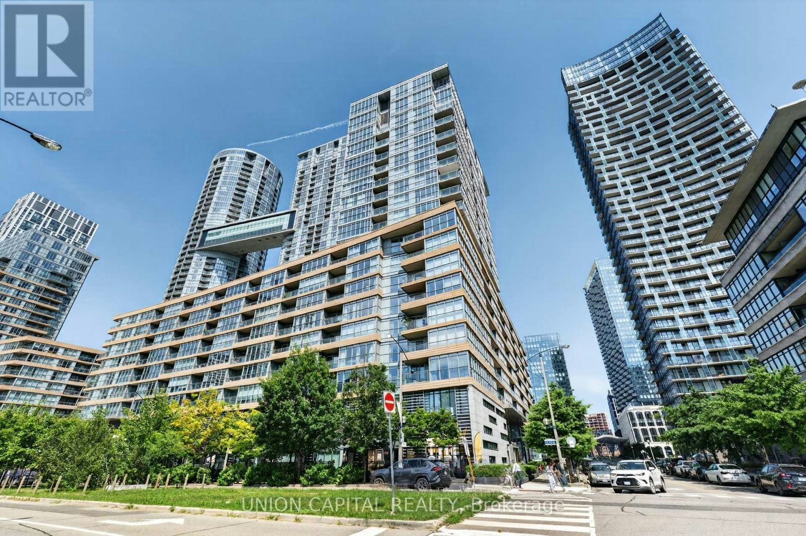 551-10 Capreol Court, Toronto, ON, M5V 4B3 - 3