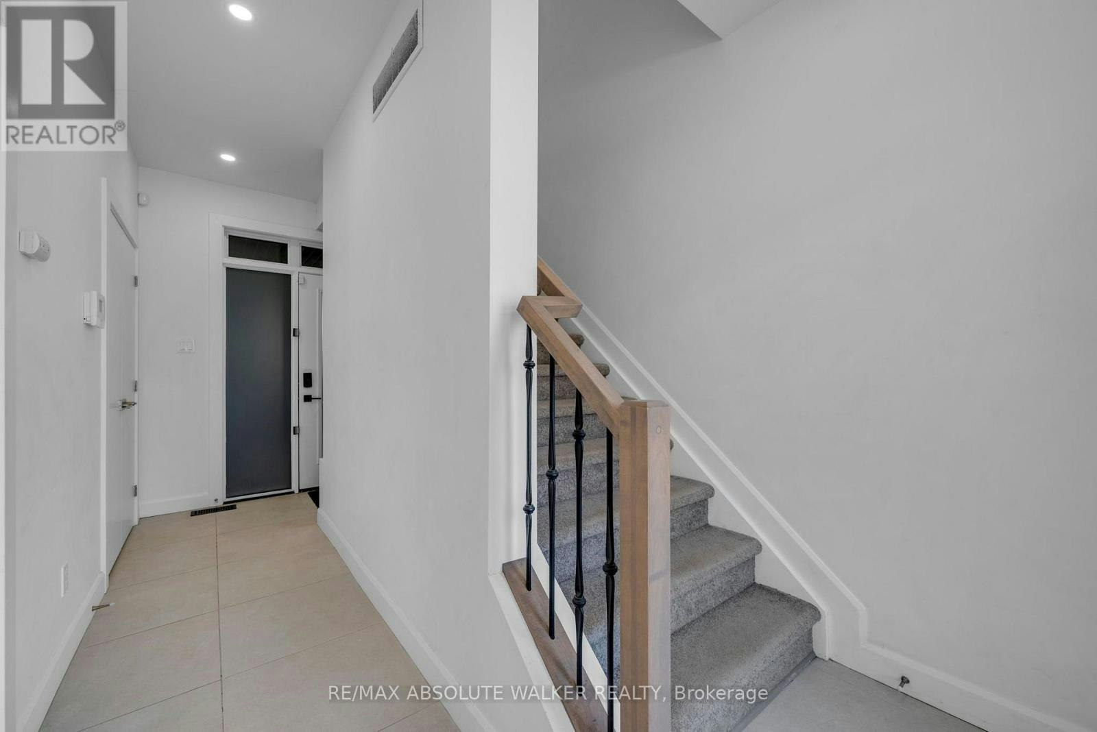 A-10 Chapleau Avenue, Ottawa, ON, K1M 1E3 - 4