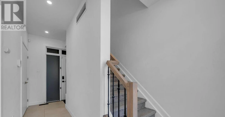 A-10 Chapleau Avenue, Ottawa, ON, K1M 1E3 - 4