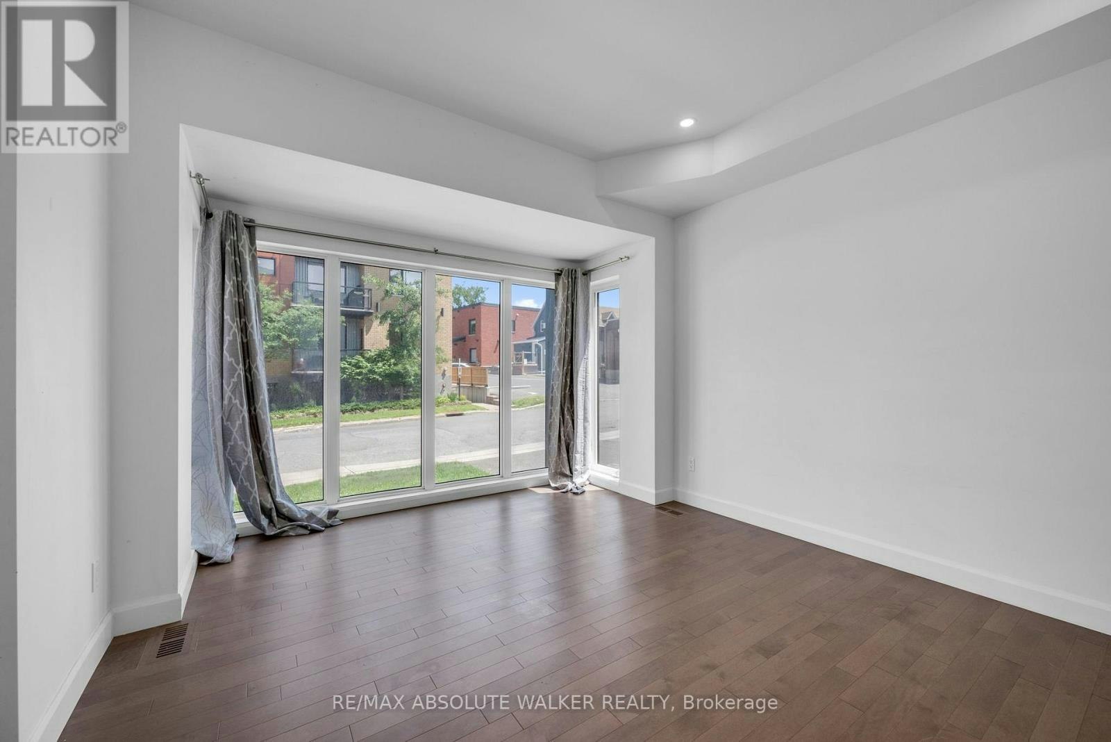 A-10 Chapleau Avenue, Ottawa, ON, K1M 1E3 - 6