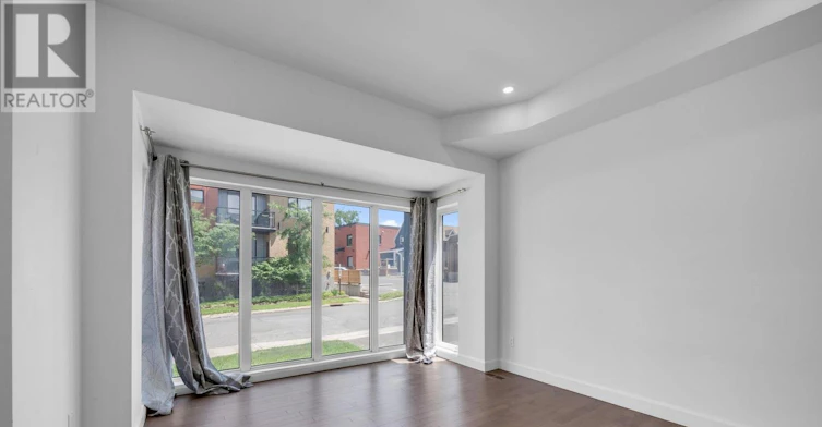 A-10 Chapleau Avenue, Ottawa, ON, K1M 1E3 - 6