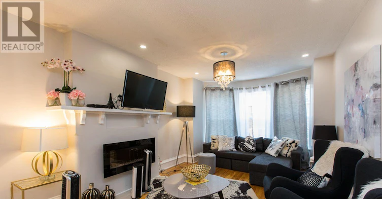 2-60 Third Avenue, Ottawa, ON, K1S 2J8 - 2