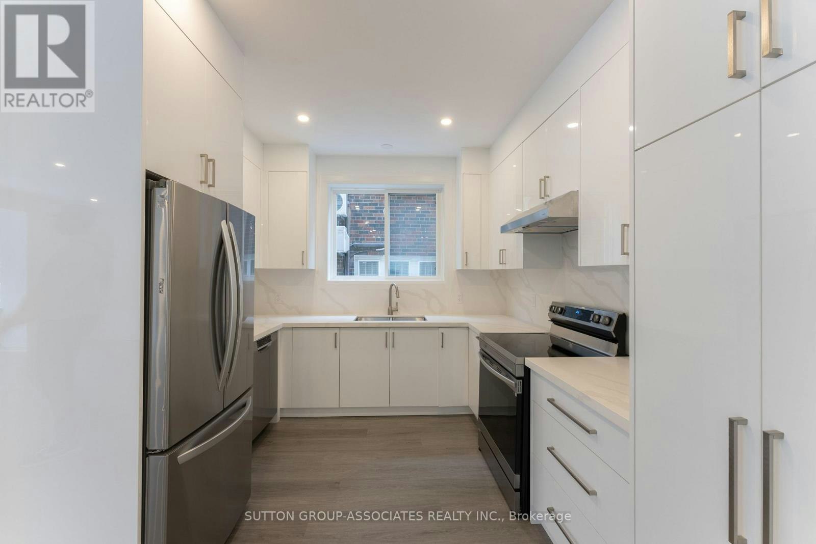 MAIN-8 Glen Edyth Drive, Toronto, ON, M4V 2V7 - 9
