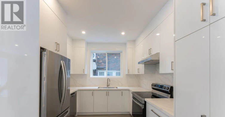 MAIN-8 Glen Edyth Drive, Toronto, ON, M4V 2V7 - 9