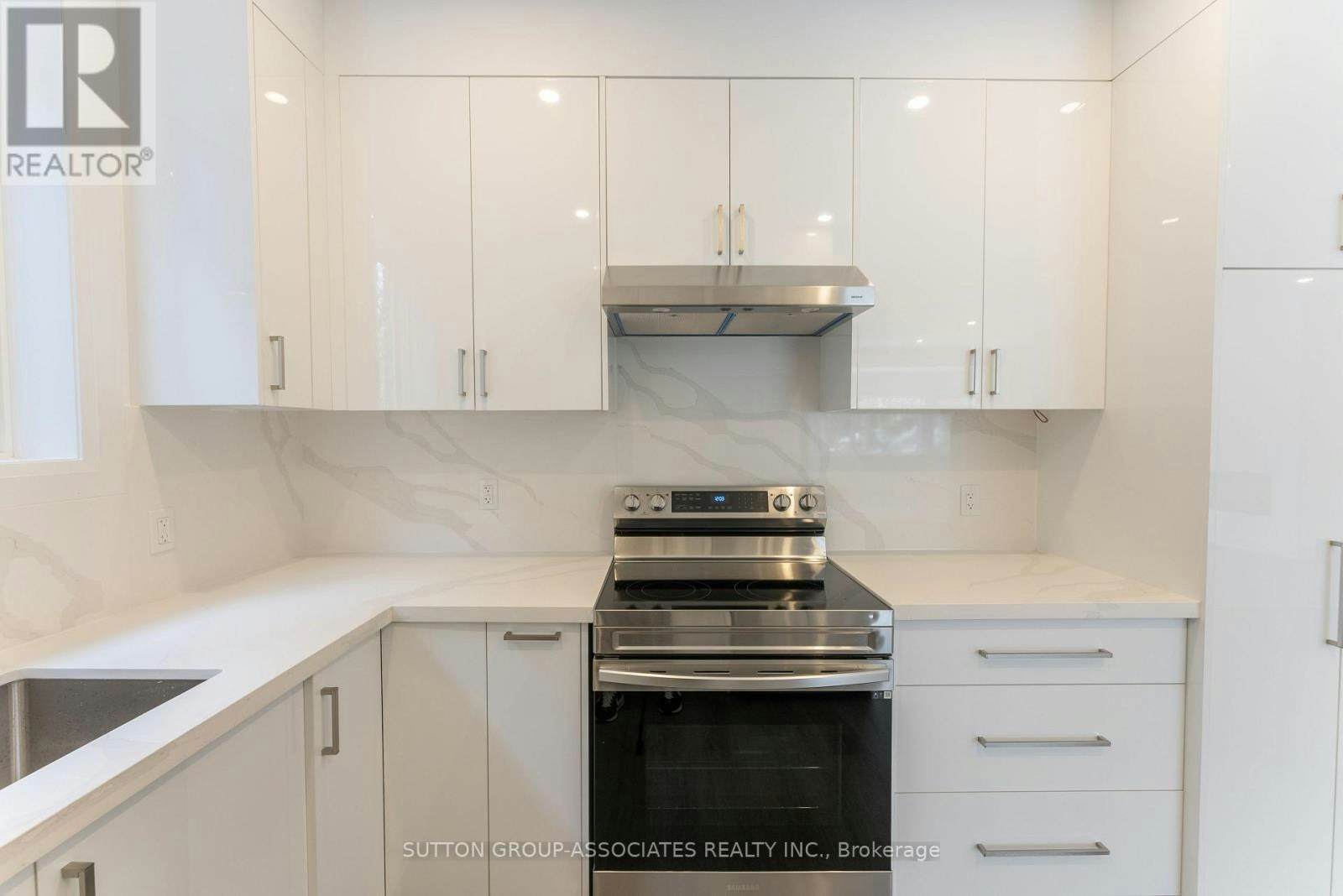 MAIN-8 Glen Edyth Drive, Toronto, ON, M4V 2V7 - 10