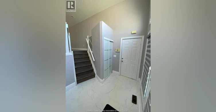 4255 Zurich Avenue, Windsor, ON, N9G 2Z7 - 2
